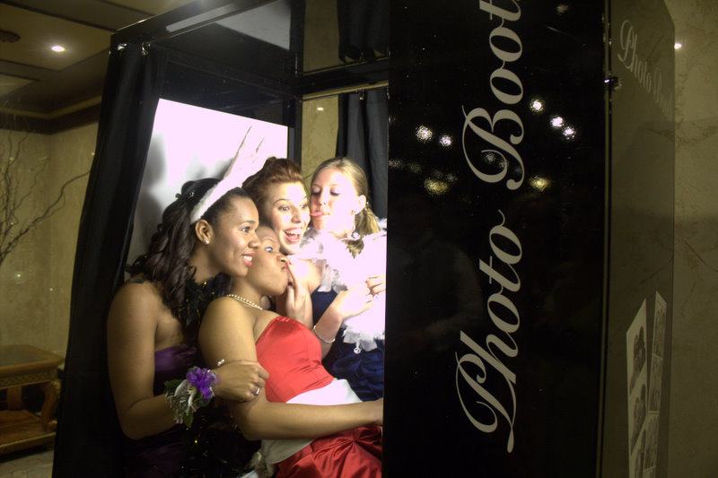 4 Reasons to Have a Photo Booth at Your Next Party